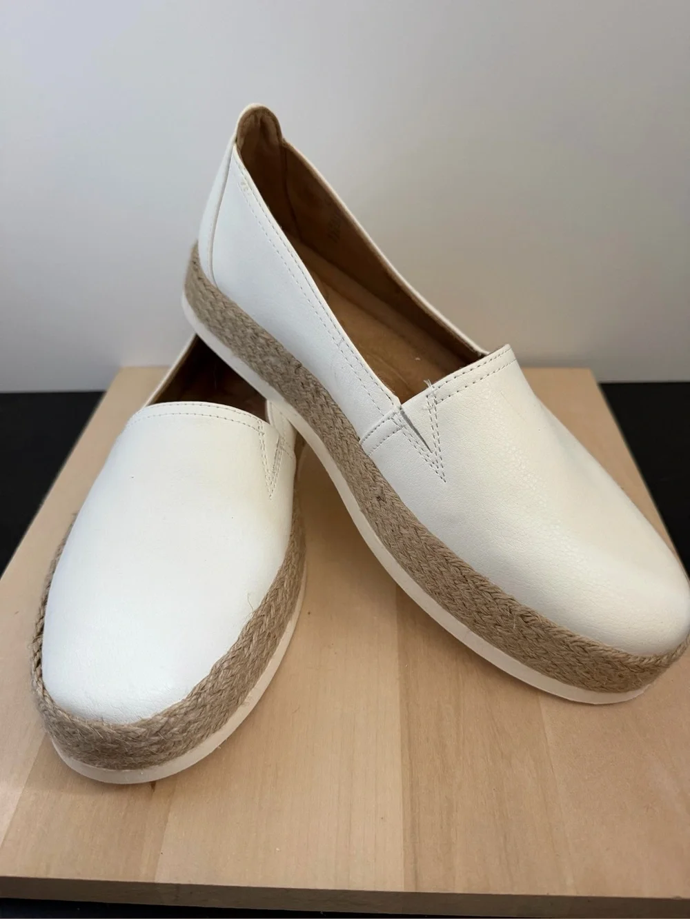 Giani Bernini White Espadrille Slip-On Flats